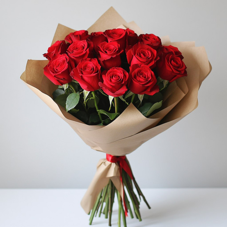 Букет 15 красных роз Рэди